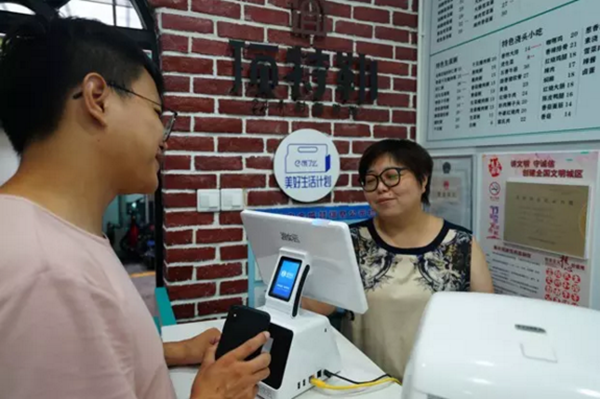餓了么接連在三個(gè)城市改造了三家餐飲店，這是為了什么？