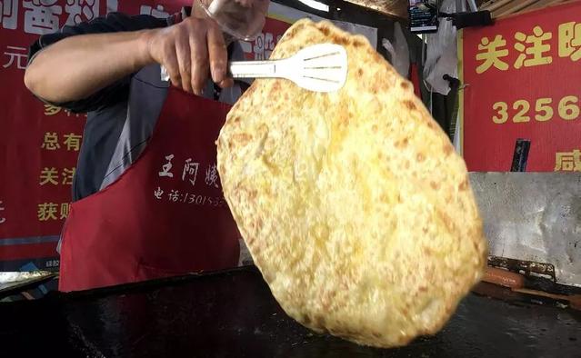 每天工作8個小時，賣200多個灌餅，月入4萬還買了兩套房！
