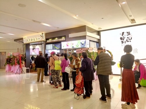 90后海歸美女創(chuàng)業(yè) 30平生煎店排隊(duì)10小時(shí)日入2萬(wàn)