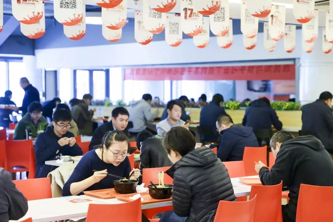 洗牌在即，品牌化團(tuán)餐“入伙”正當(dāng)時(shí)？ | 餐見