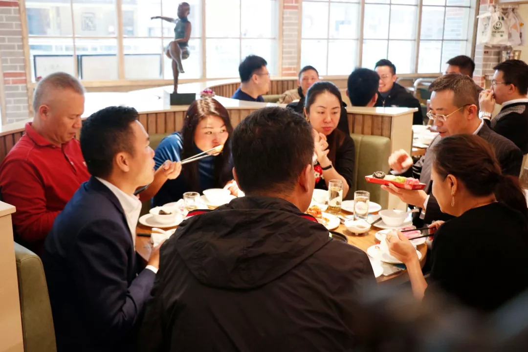 我們研究了100家餐廳：發(fā)現(xiàn)生意好的都有20個(gè)特征！