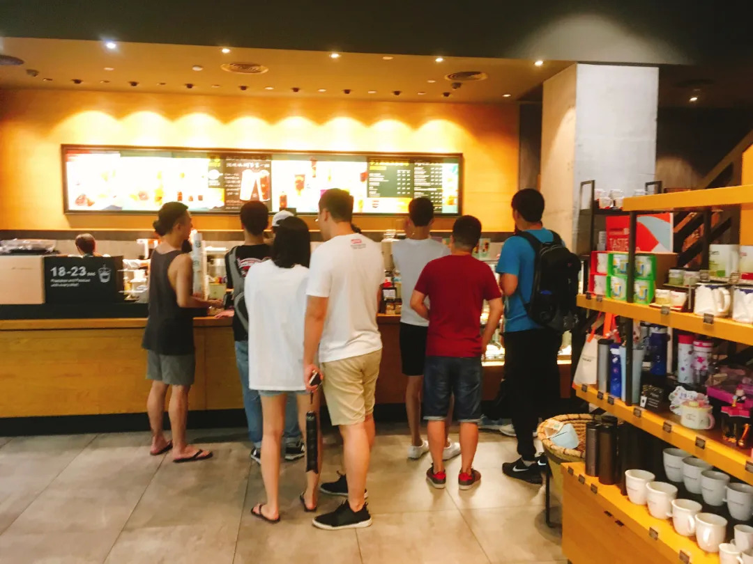 茶、咖不分家！喜茶與星巴克的成功有何共性？｜餐見|餐飲界