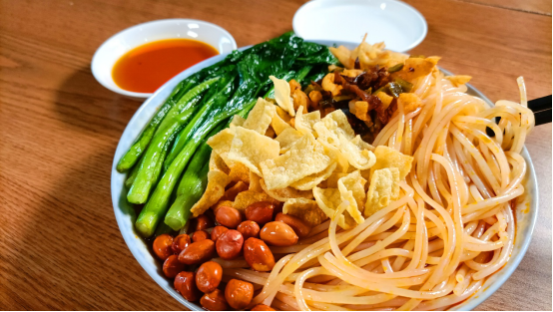 大型真香現(xiàn)場，青菜才是螺螄粉的“靈魂伴侶”