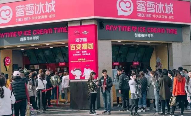 前人踩坑，后人取經(jīng)，我們?cè)撊绾伍_好一家茶飲加盟店？|餐飲界