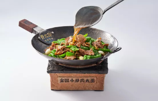一盤辣椒炒肉，能撐起費大廚的“出湘記”嗎？