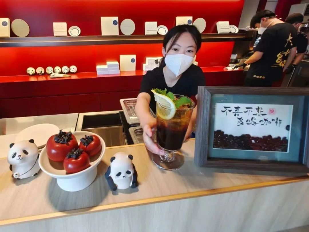 老字號(hào)布鞋內(nèi)聯(lián)升做咖啡，跨界咖啡這么卷了嗎？|餐飲界