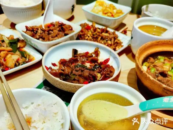 被成人小飯桌“打臉”的快餐 該走向何方？|餐飲界