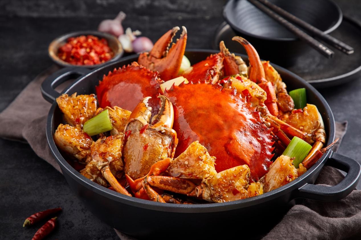 吃蟹要怎樣吃出個(gè)新“鮮”感？七欣天海鮮火鍋給你答案！