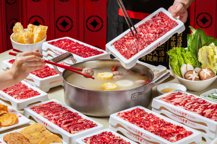 一人食火鍋“受害者”爆火后，八合里火鍋官方回應(yīng)來了|餐飲界