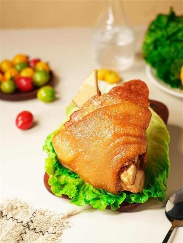 百年非遺煥新味 —— 孫鹵匠椒鹽蹄膀榮膺2025中國(guó)新食材品類冠軍稱號(hào)|餐飲界