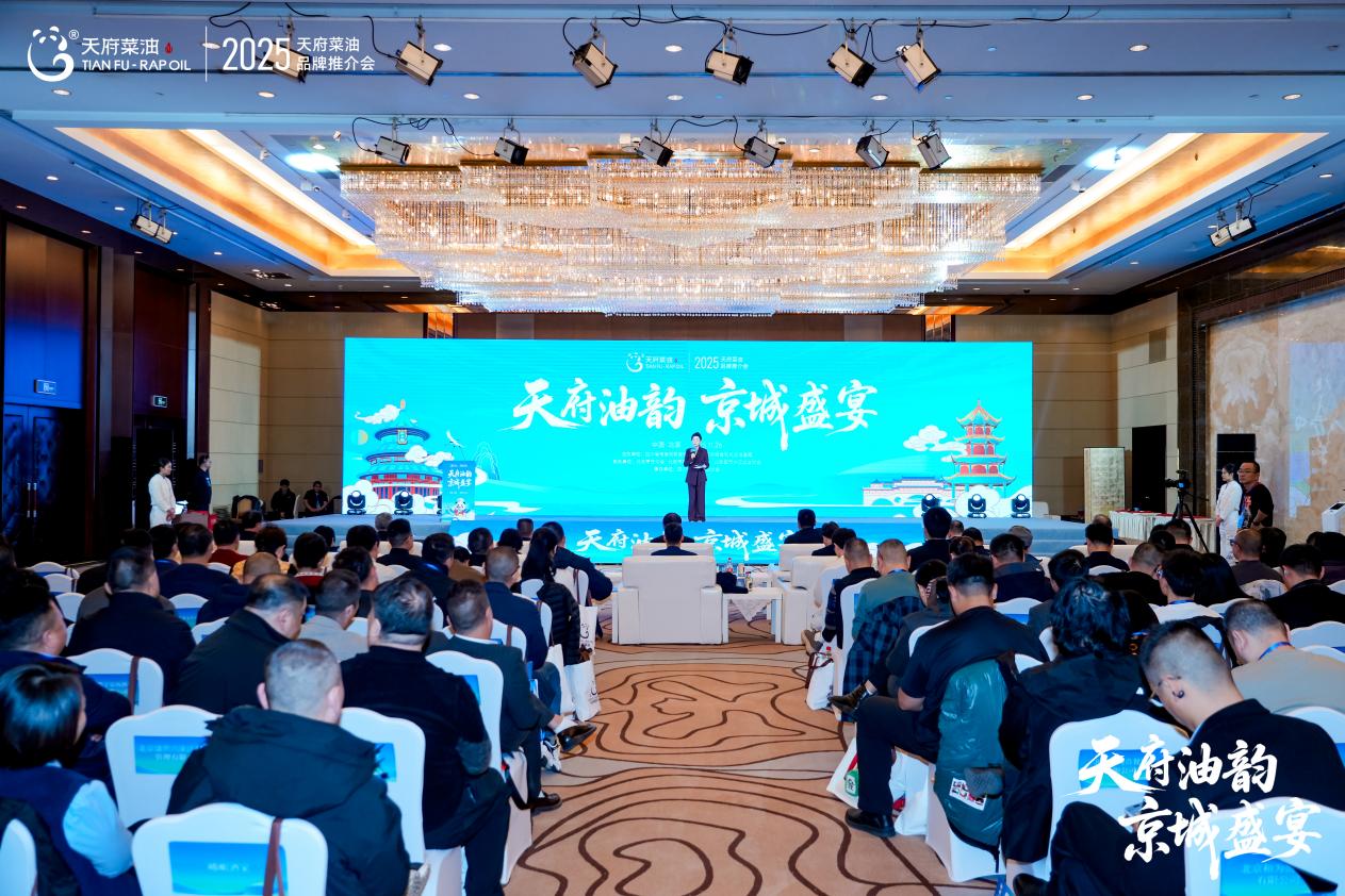 楊掌柜粉面菜蛋斬獲萬商大會“品類冠軍” 彰顯細(xì)分賽道領(lǐng)軍者實力|餐飲界