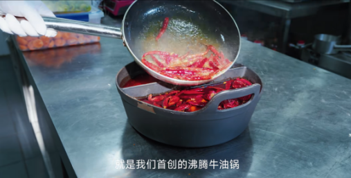 2026開(kāi)年，一鍋“沸騰牛油”刷屏春晚與超級(jí)碗，它揭開(kāi)了火鍋?zhàn)顨埧岬恼嫦?></a></dt>
<dd><a href=